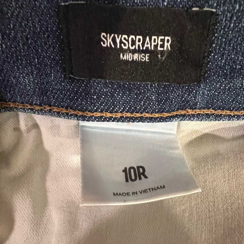 Express Mid Rise Medium Wash Ripped Skyscraper Jeans - Picture 7 of 8